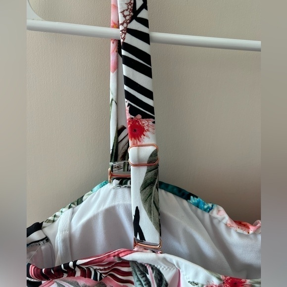 Raisins Curve WHITE MULTI Plus Size Protea Haute Bloom Tankini Swim Top NWT - Picture 5 of 16